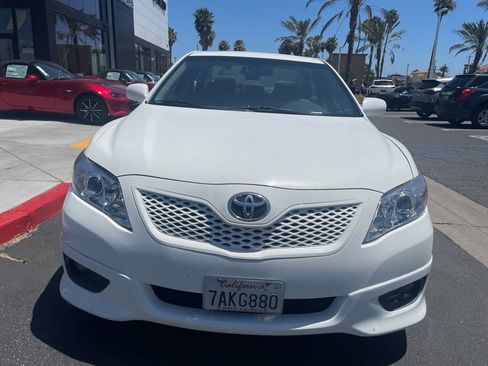 Used 2011 Toyota Camry SE w/ SE Extra-Value Pkg #1 FWD image 2