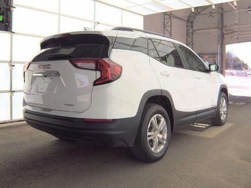 Used 2023 GMC Terrain SLE w/ Driver Convenience Package image 2