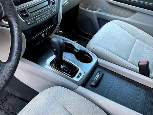 Used 2018 Honda Pilot EX image 17