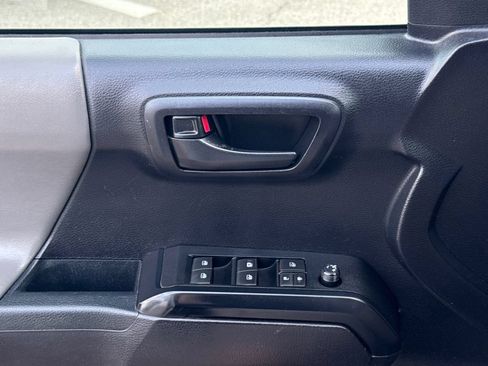 Used 2020 Toyota Tacoma SR AWD/4WD image 33