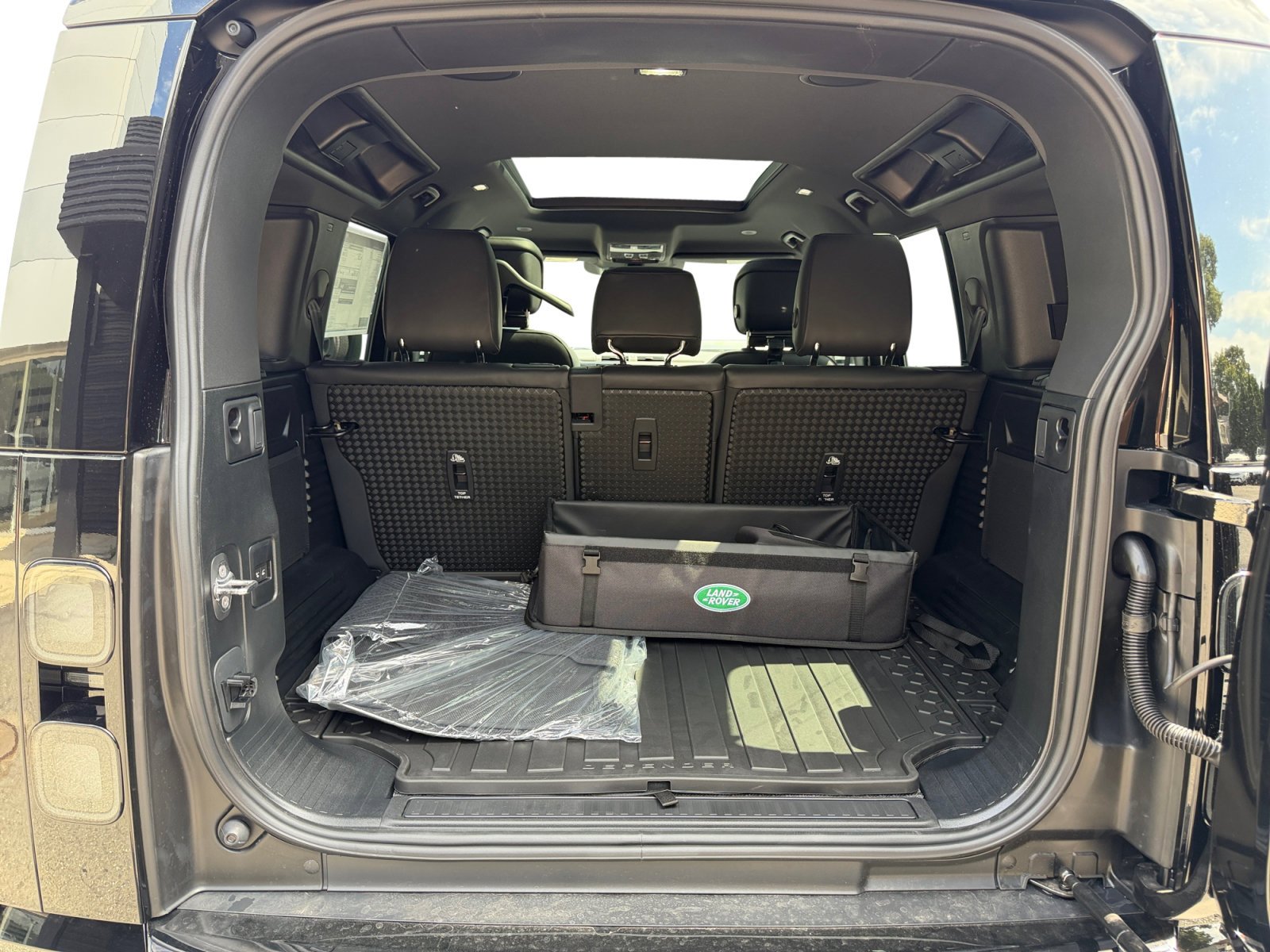 New 2026 Land Rover Defender 110 X-Dynamic SE AWD/4WD image 25