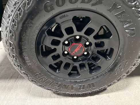 Used 2022 Toyota Tacoma SR5 w/ Technology Package RWD image 37