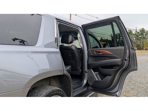 Used 2019 Cadillac Escalade Luxury image 12