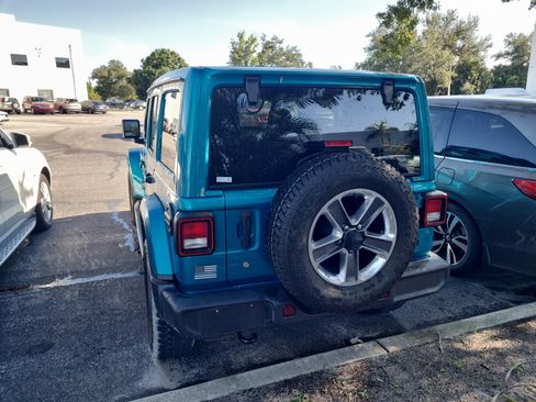 Used 2020 Jeep Wrangler Unlimited Sahara AWD/4WD image 8