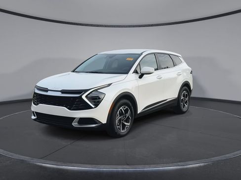 Used 2025 Kia Sportage LX FWD image 4