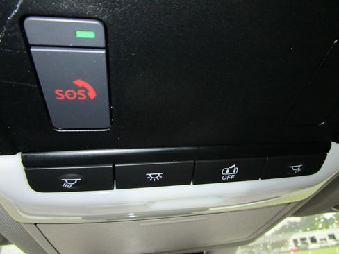 Used 2023 Nissan Rogue SV image 32