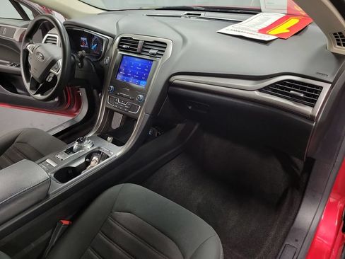 Used 2020 Ford Fusion SE FWD image 22