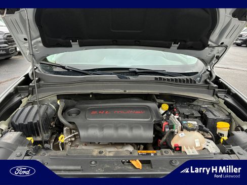Used 2017 Jeep Renegade Latitude w/ Cold Weather Group AWD/4WD image 21