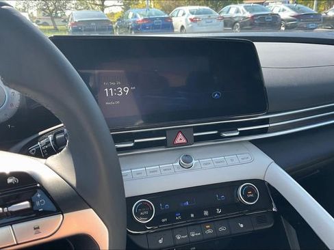 New 2025 Hyundai Elantra Limited image 7