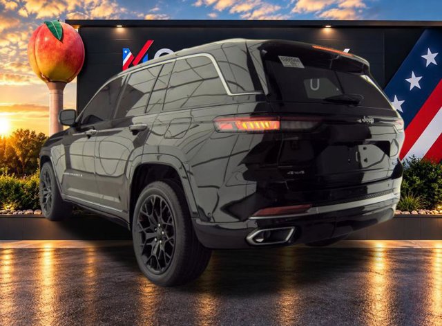 Used 2022 Jeep Grand Cherokee Summit AWD/4WD image 3
