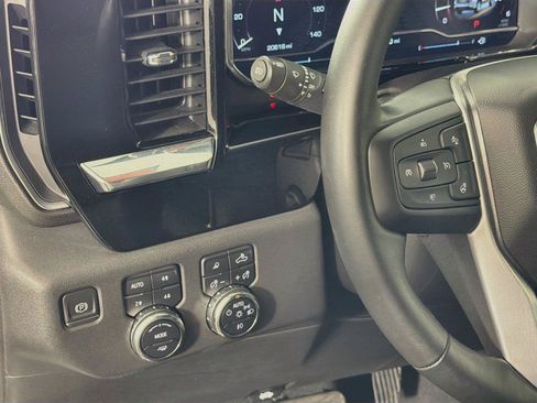 Used 2023 GMC Sierra 1500 SLT w/ SLT Premium Plus Package AWD/4WD image 17