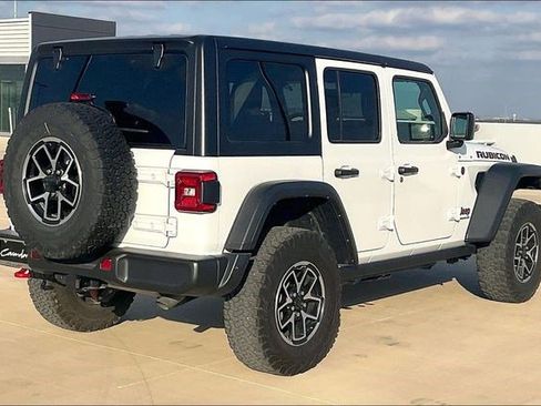 Used 2024 Jeep Wrangler Unlimited Rubicon image 2