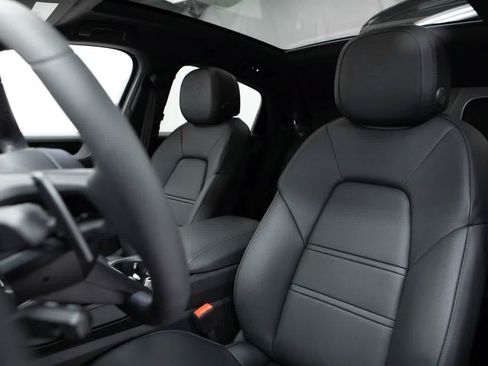 Certified 2026 Porsche Cayenne S AWD/4WD image 5