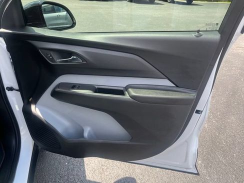 Used 2027 Chevrolet Bolt LT FWD image 23