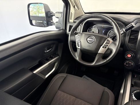 Used 2024 Nissan Titan SV w/ SV Convenience Package image 39