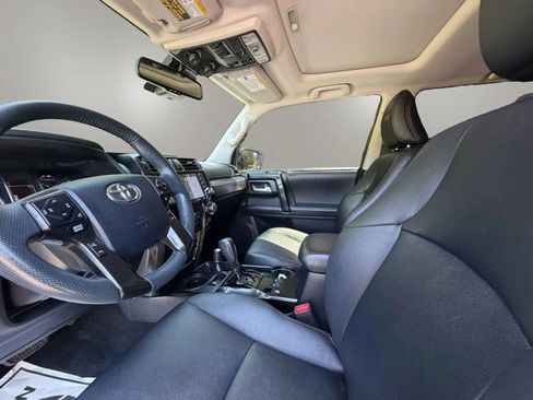 Used 2020 Toyota 4Runner Venture w/ Moonroof Package AWD/4WD image 15