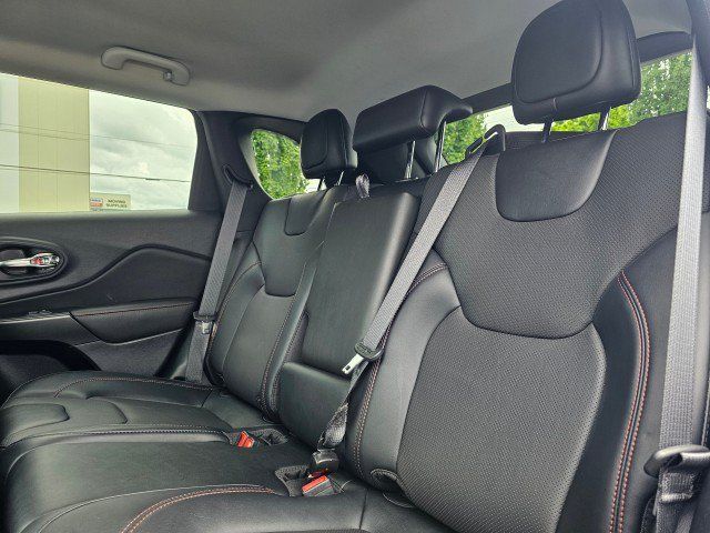 Used 2022 Jeep Cherokee Trailhawk w/ Premium Leather Package AWD/4WD image 21