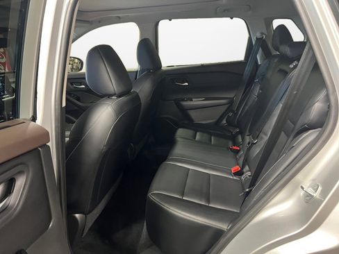 Used 2023 Nissan Rogue SL w/ SL Premium Package image 13