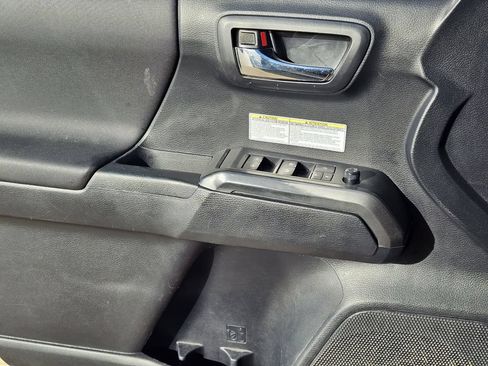 Used 2019 Toyota Tacoma TRD Off-Road AWD/4WD image 21