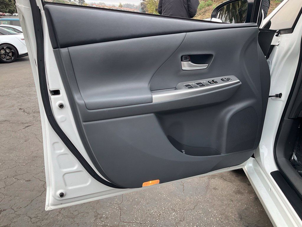 Used 2012 Toyota Prius V Five FWD image 22