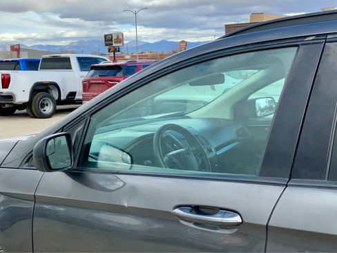 Used 2015 Ford Edge SE image 11