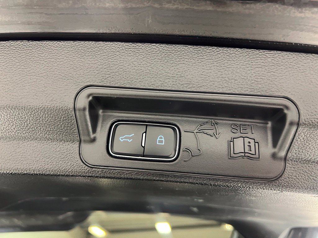 Used 2023 Ford Explorer XLT w/ Equipment Group 202A AWD/4WD image 33