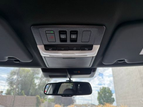 New 2025 Mitsubishi Outlander SEL image 18