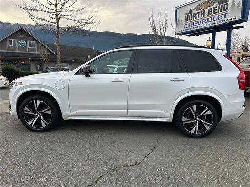 Used 2022 Volvo XC90 T8 R-Design w/ Advanced Package image 9