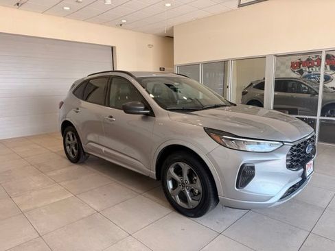 Used 2024 Ford Escape ST-Line AWD/4WD image 3