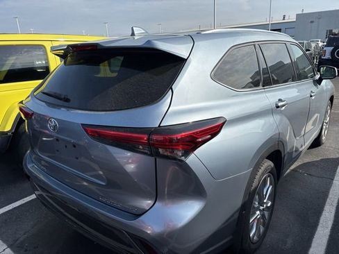 Used 2021 Toyota Highlander Limited image 7