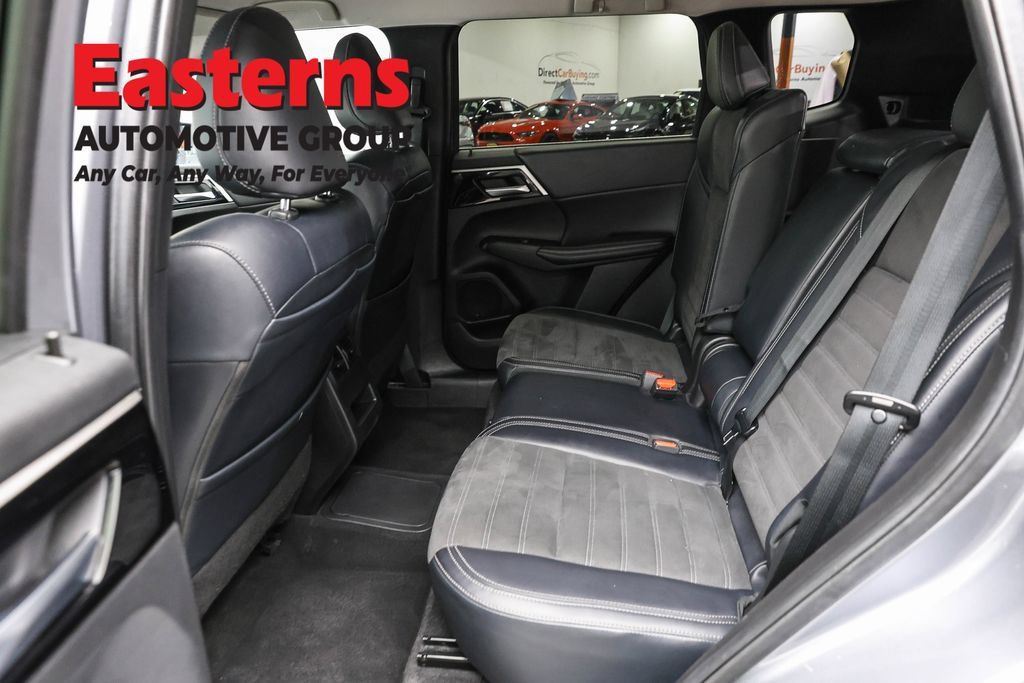 Used 2023 Mitsubishi Outlander SE AWD/4WD image 23