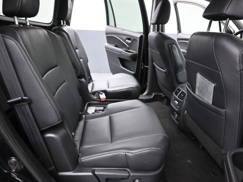 Used 2019 Honda Pilot Touring image 12