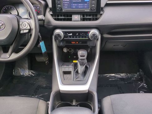 Used 2022 Toyota RAV4 LE FWD image 18