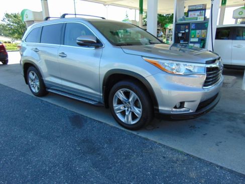 Used 2016 Toyota Highlander Limited Platinum AWD/4WD image 2