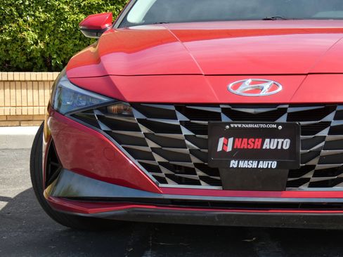 Used 2023 Hyundai Elantra Limited image 16