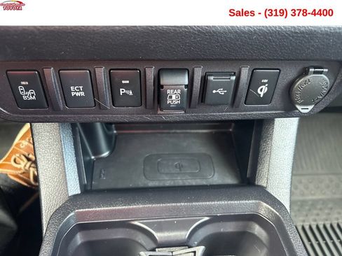 Used 2021 Toyota Tacoma TRD Off-Road w/ TRD Premium Off Road Package AWD/4WD image 21