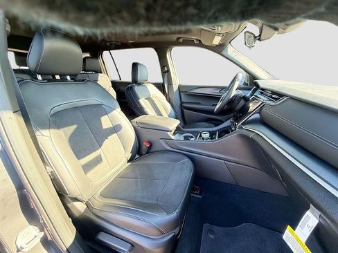 New 2025 Jeep Grand Cherokee L Altitude AWD/4WD image 15