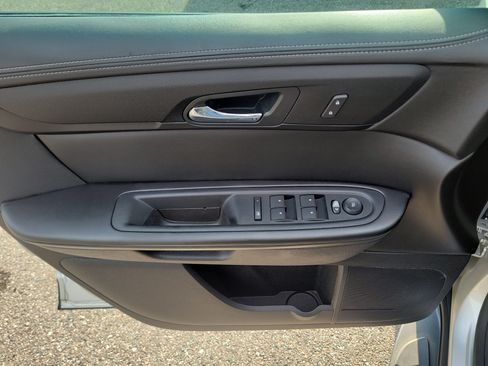 Used 2017 Chevrolet Traverse LT FWD image 18