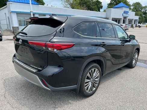 Used 2020 Toyota Highlander Platinum AWD/4WD image 5