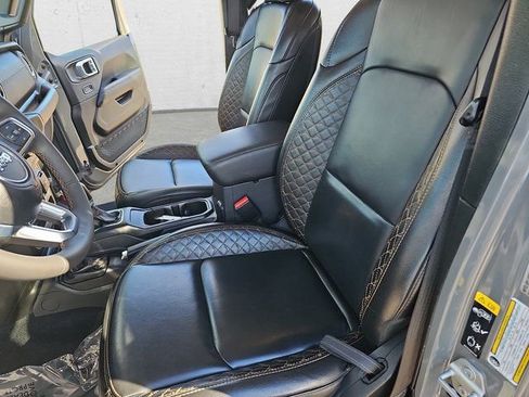 Used 2023 Jeep Gladiator Overland image 13