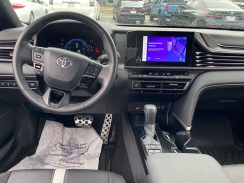 Used 2025 Toyota Camry SE image 7