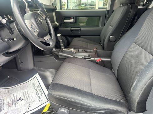 Used 2014 Toyota FJ Cruiser 4WD w/ Upgrade Package image 5