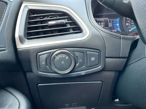Used 2022 Ford Edge SE w/ Black Appearance Package AWD/4WD image 17