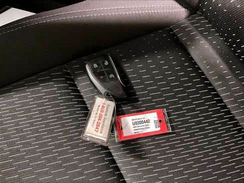 Used 2025 Chevrolet Equinox LT image 30