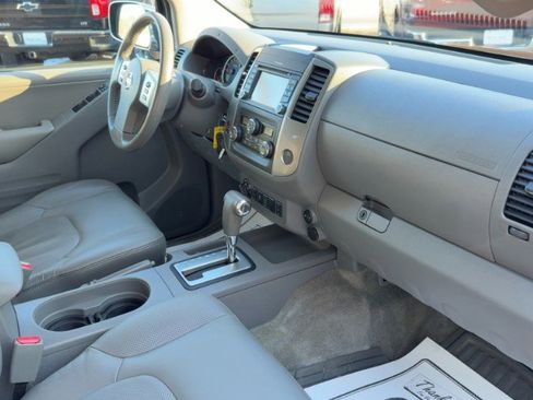 Used 2018 Nissan Frontier SL image 13