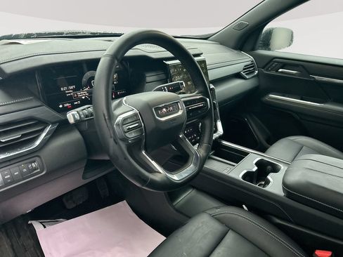 Used 2025 GMC Acadia Elevation w/ Elevation Premium Package AWD/4WD image 14
