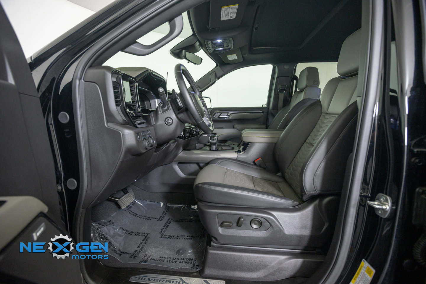 Used 2025 Chevrolet Silverado 1500 ZR2 w/ Technology Package AWD/4WD image 12