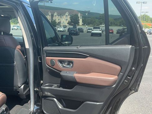 Used 2025 Honda Pilot Elite image 32
