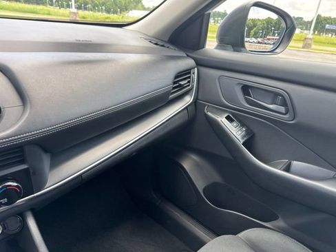 Used 2024 Nissan Rogue S FWD image 22