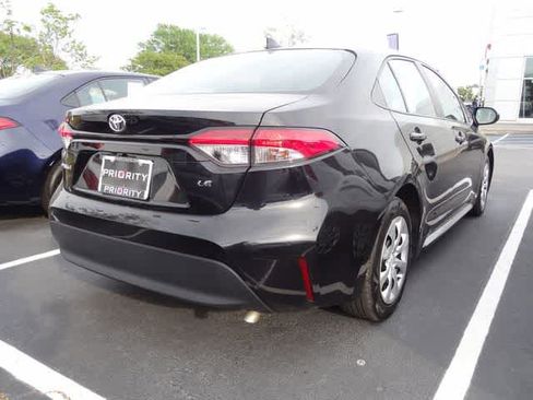 Used 2023 Toyota Corolla LE FWD image 5